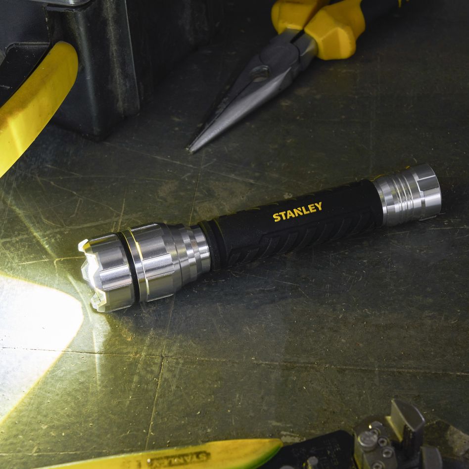 STANLEY社製　スイッチ付き　ハロゲンサーチライト　ステンレス製　１２Ｖ Stanley SXLS43183E 500 Lumen flashlight